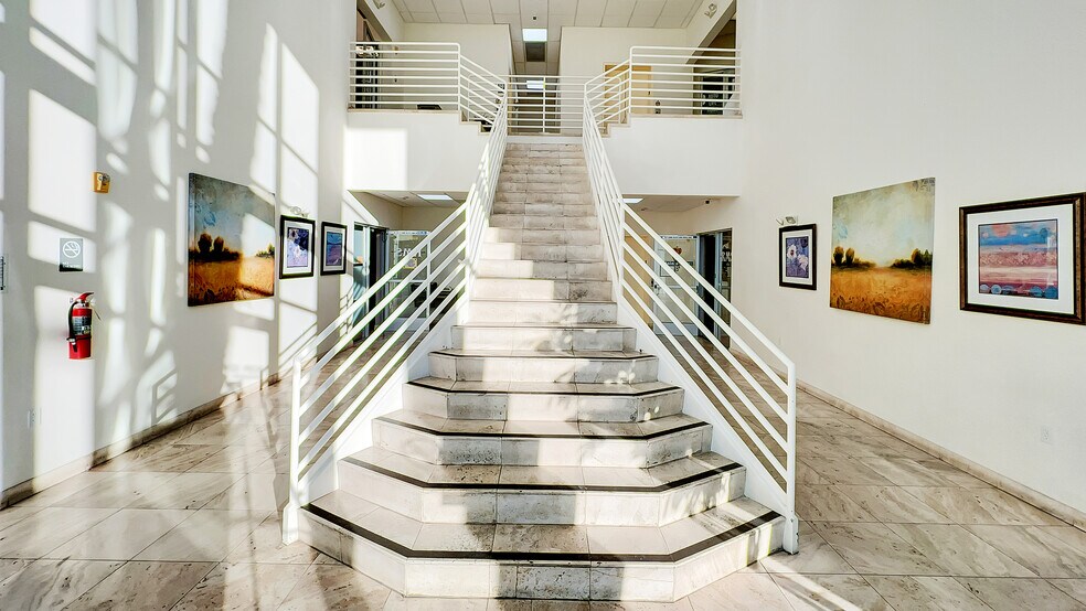 3585 E Flamingo Rd, Las Vegas, NV for lease - Lobby - Image 3 of 10