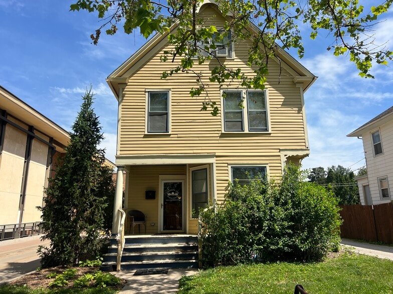 616 E Bloomington St, Iowa City, IA à louer - Photo du bâtiment - Image 2 de 30