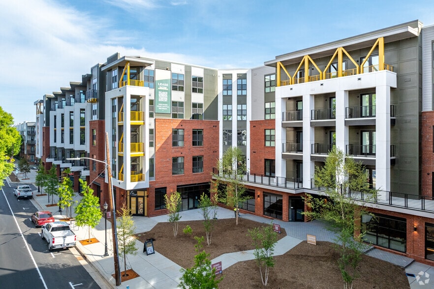 715 E 36th St, Charlotte, NC à louer - Photo du bâtiment - Image 3 de 60