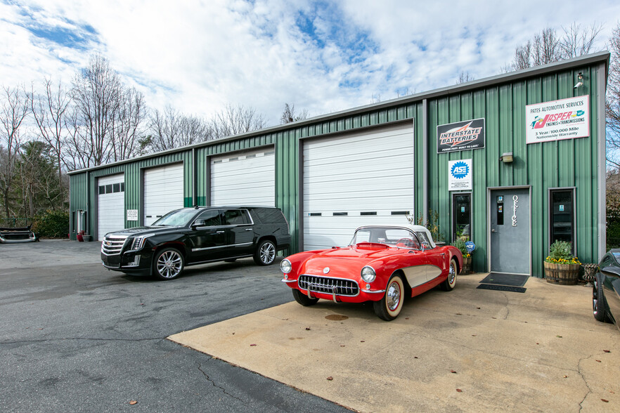 284 New Leicester Hwy, Asheville, NC à vendre - Photo du bâtiment - Image 1 de 1