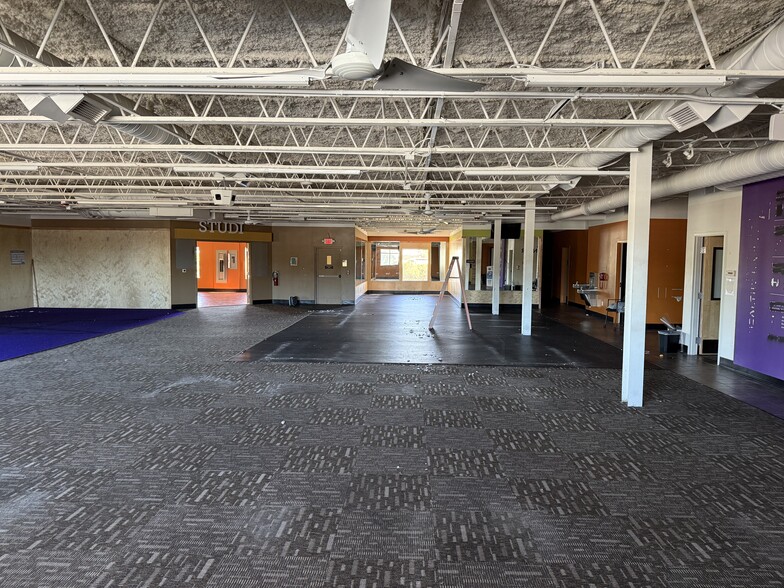 12955 Seminole Blvd, Largo, FL for lease - Building Photo - Image 2 of 5