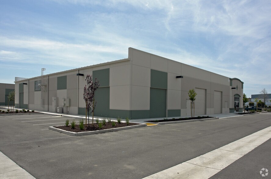 2733 Boeing Way, Stockton, CA à louer - Photo du bâtiment - Image 2 de 2