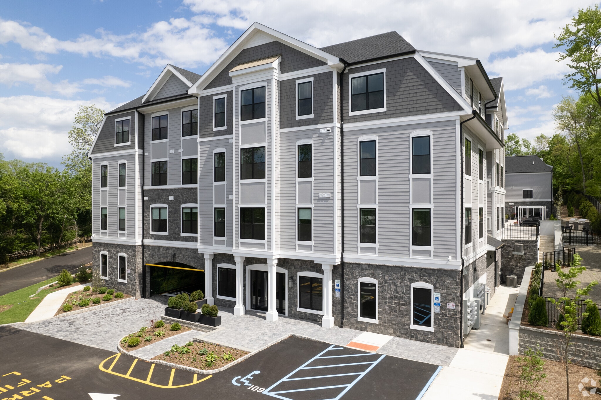 8 Tice Rd, Franklin Lakes, NJ for sale Primary Photo- Image 1 of 30