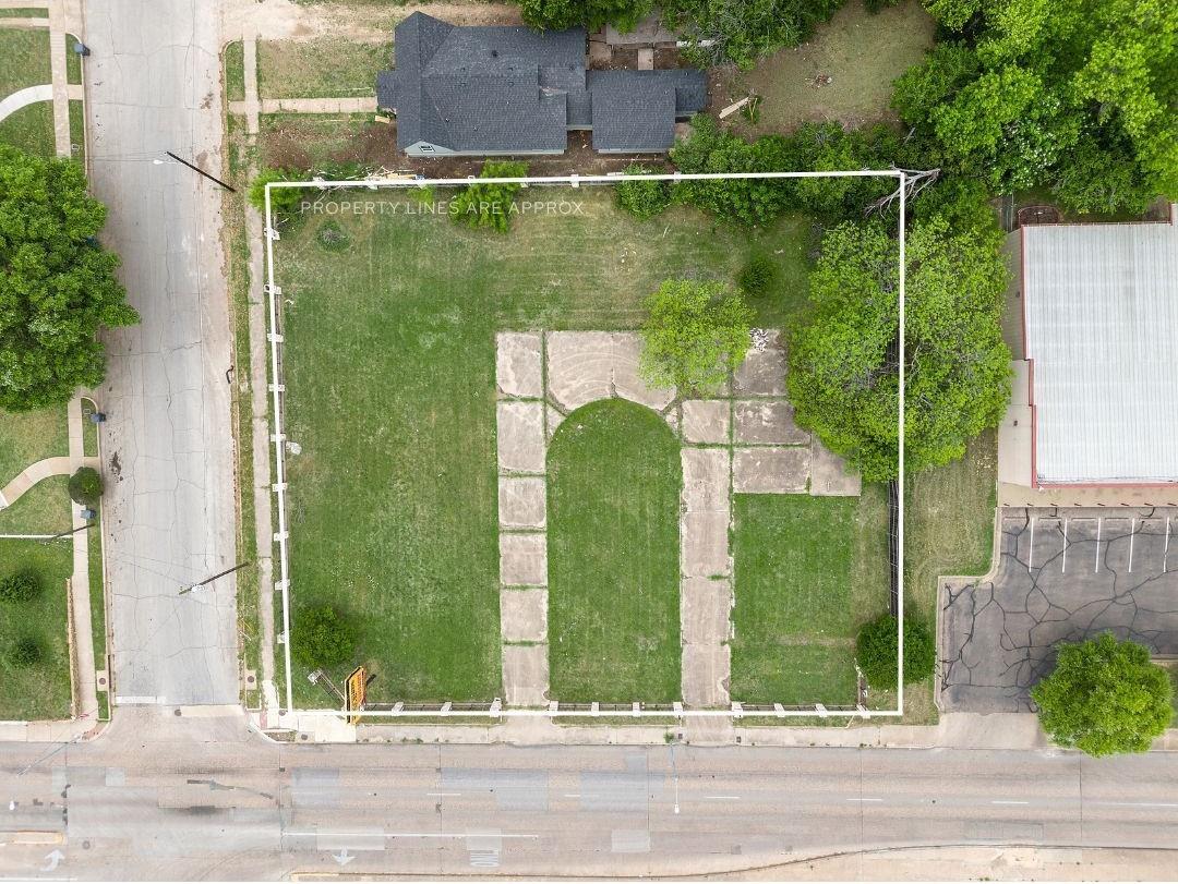 2217 W Waco, Waco, TX à vendre Photo du bâtiment- Image 1 de 1