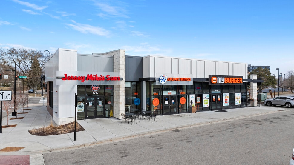 Pentagon Village portfolio of 2 properties for sale on LoopNet.ca - Building Photo - Image 2 of 8