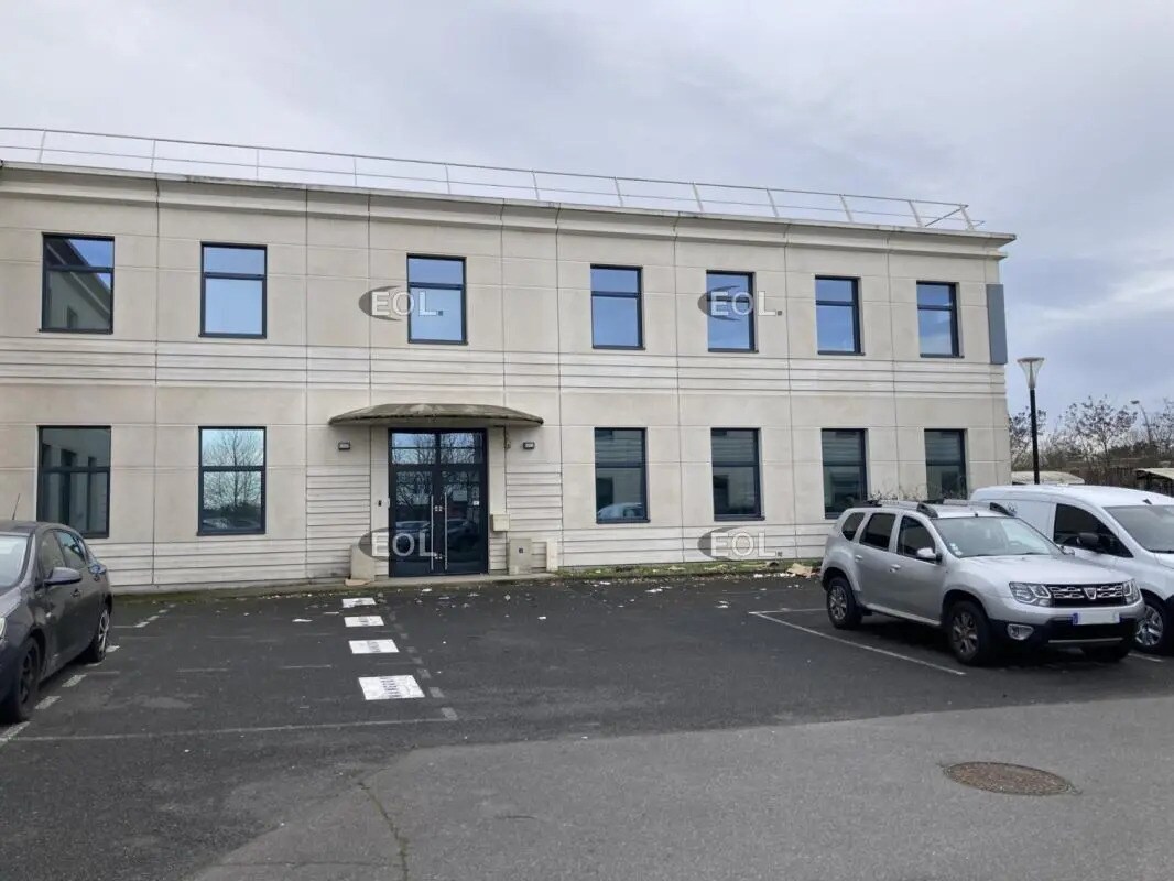 Flex in Créteil for lease Building Photo- Image 1 of 6