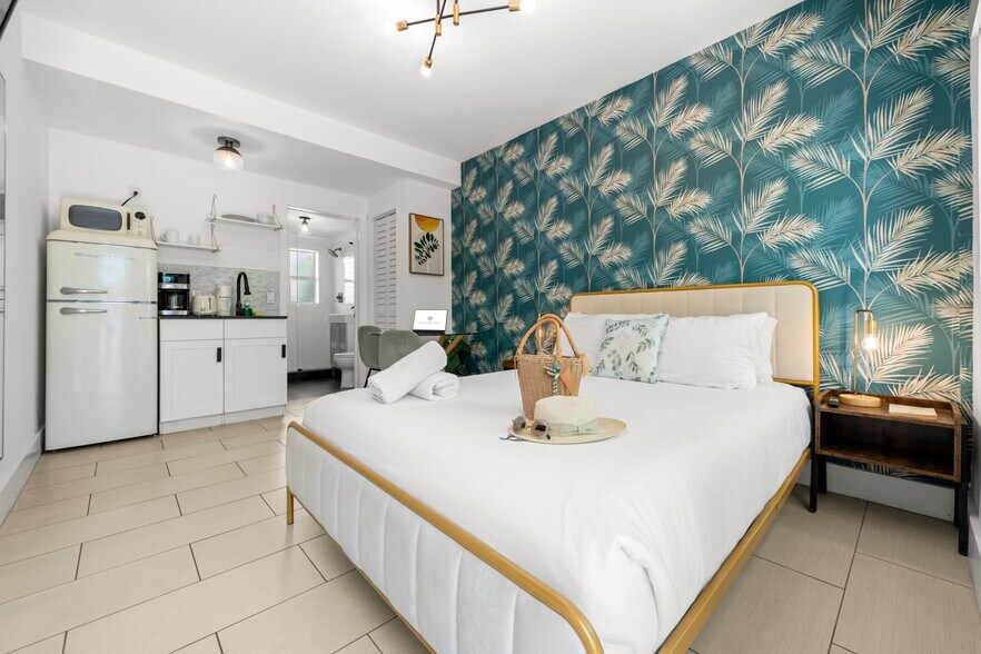 7320 Byron Ave, Miami Beach, FL for sale - Interior Photo - Image 2 of 38