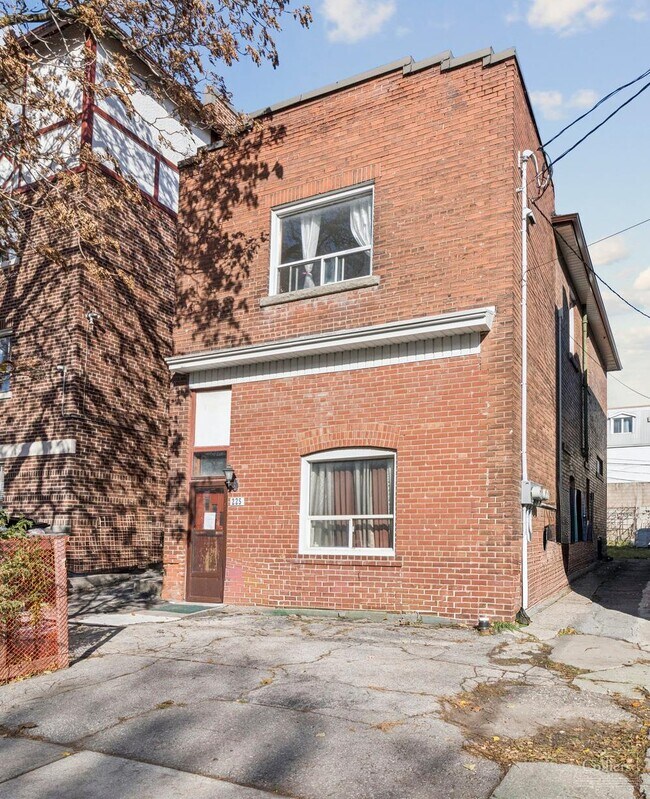 Plus de détails pour 225 Vaughan Rd, Toronto, ON - Multi-résidentiel à vendre