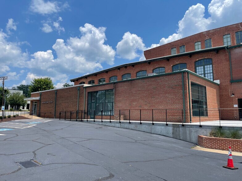 201 Smythe St, Greenville, SC à louer - Photo du bâtiment - Image 2 de 9