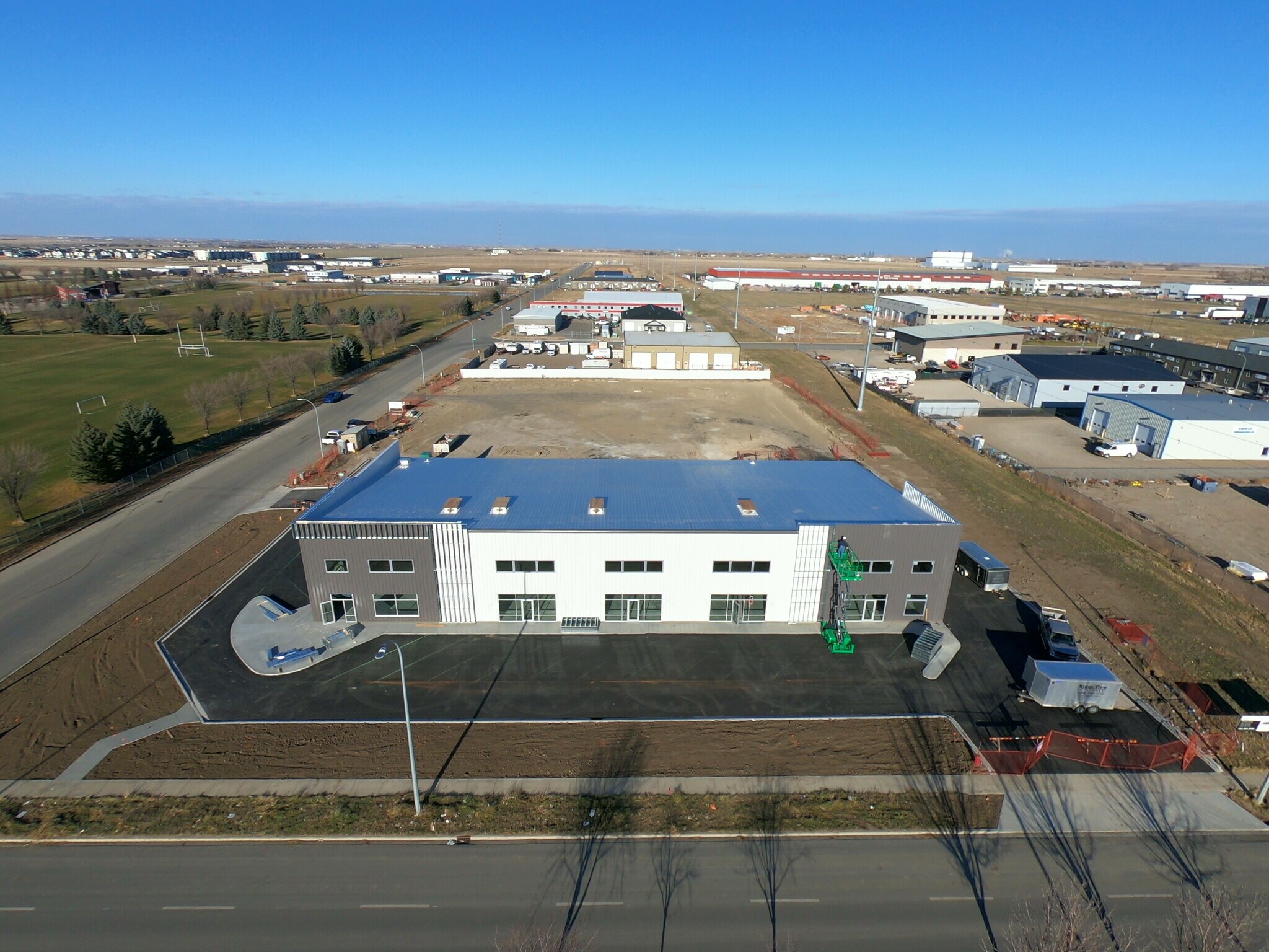 3233 30 St N, Lethbridge, AB for lease Primary Photo- Image 1 of 8