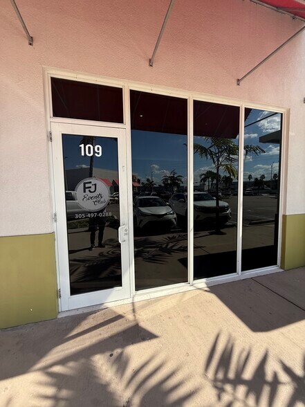 13115 W Okeechobee Rd, Hialeah, FL à louer - Photo du bâtiment - Image 3 de 44