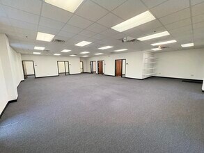 110 Londonderry Ct, Woodstock, GA for lease Interior Photo- Image 2 of 5