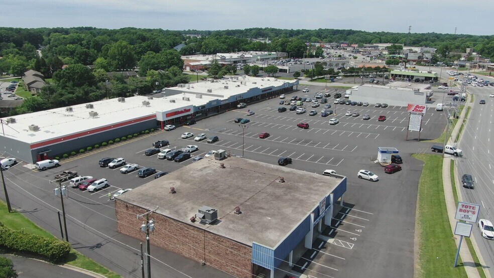 3917-3933 W Gate City Blvd, Greensboro, NC à vendre - Vidéo sur l’inscription commerciale - Image 2 de 6