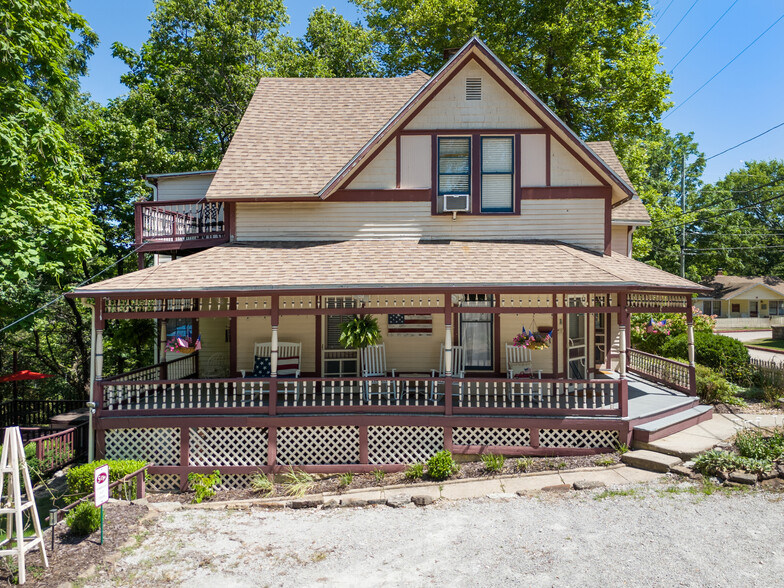 5 Ojo St, Eureka Springs, AR à vendre - Photo du bâtiment - Image 3 de 44