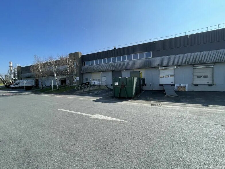 Industriel dans Stains à louer - Photo du bâtiment - Image 2 de 8