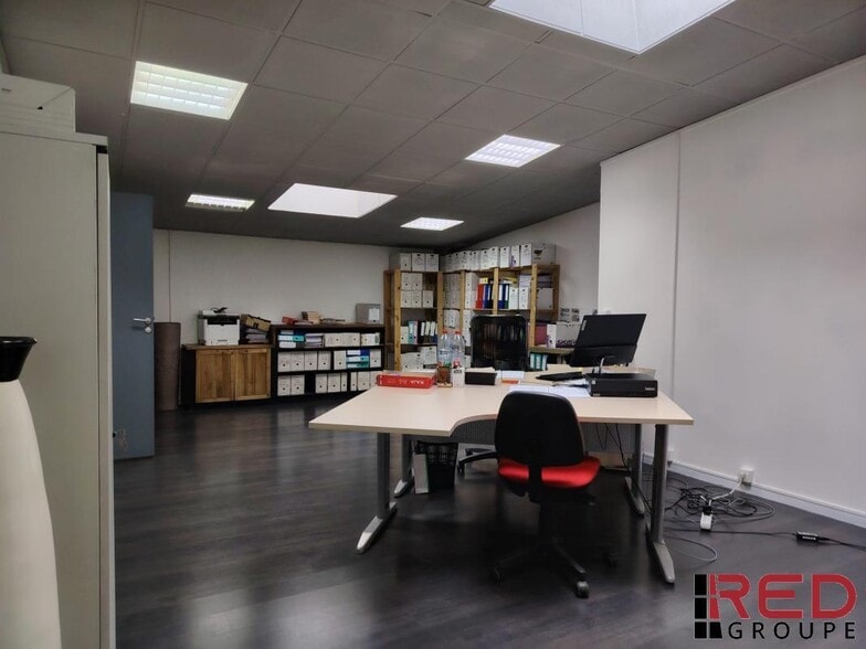 Bureau dans Venelles à louer - Photo intérieure - Image 2 de 4