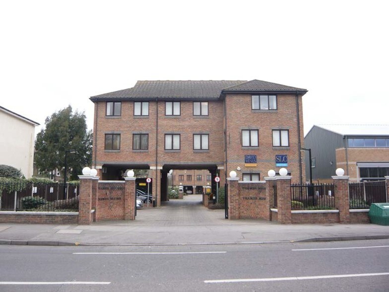 Portsmouth Rd, Esher à vendre - Photo du bâtiment - Image 2 de 24