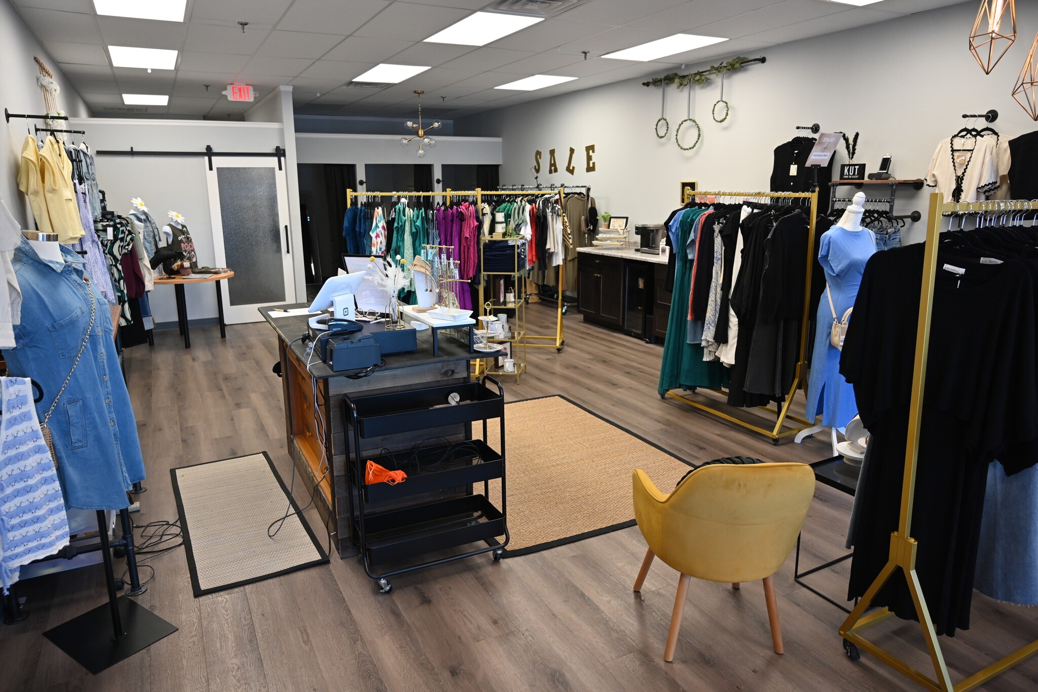 5300 S 108th St, Hales Corners, WI for lease Interior Photo- Image 1 of 5