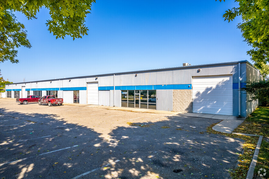 2101 Dixon St, Des Moines, IA for lease - Primary Photo - Image 1 of 8