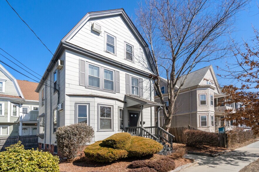 113 Belmont St, Belmont, MA à vendre - Photo du bâtiment - Image 3 de 31