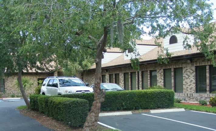 Law Office & Medical Office portfolio of 2 properties for sale on LoopNet.ca - Primary Photo - Image 2 of 22