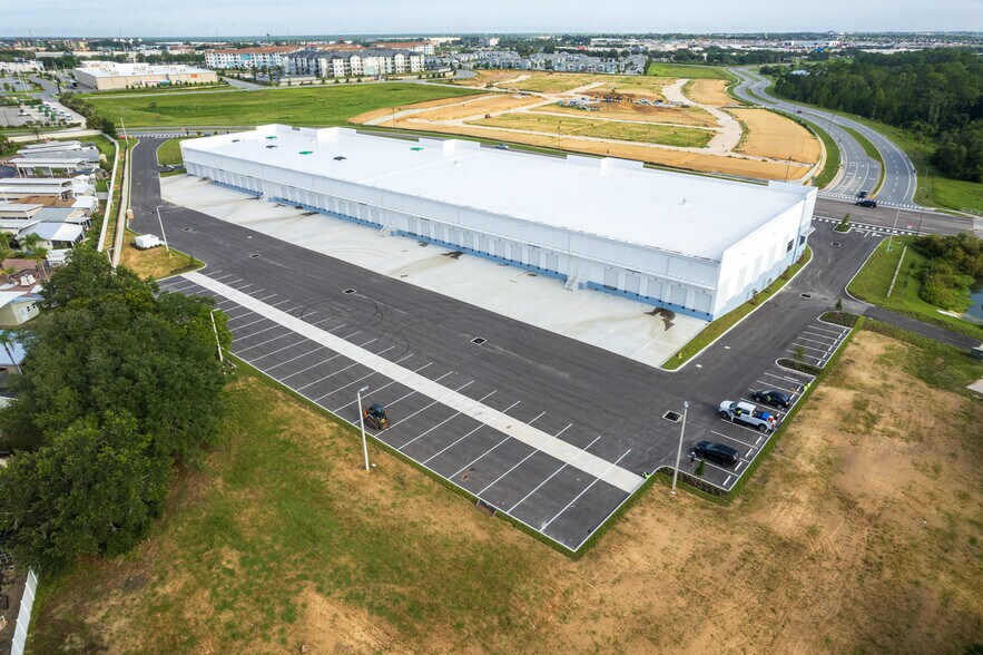 1981 Ernie Caldwell Blvd, Davenport, FL à louer - Photo du bâtiment - Image 3 de 4