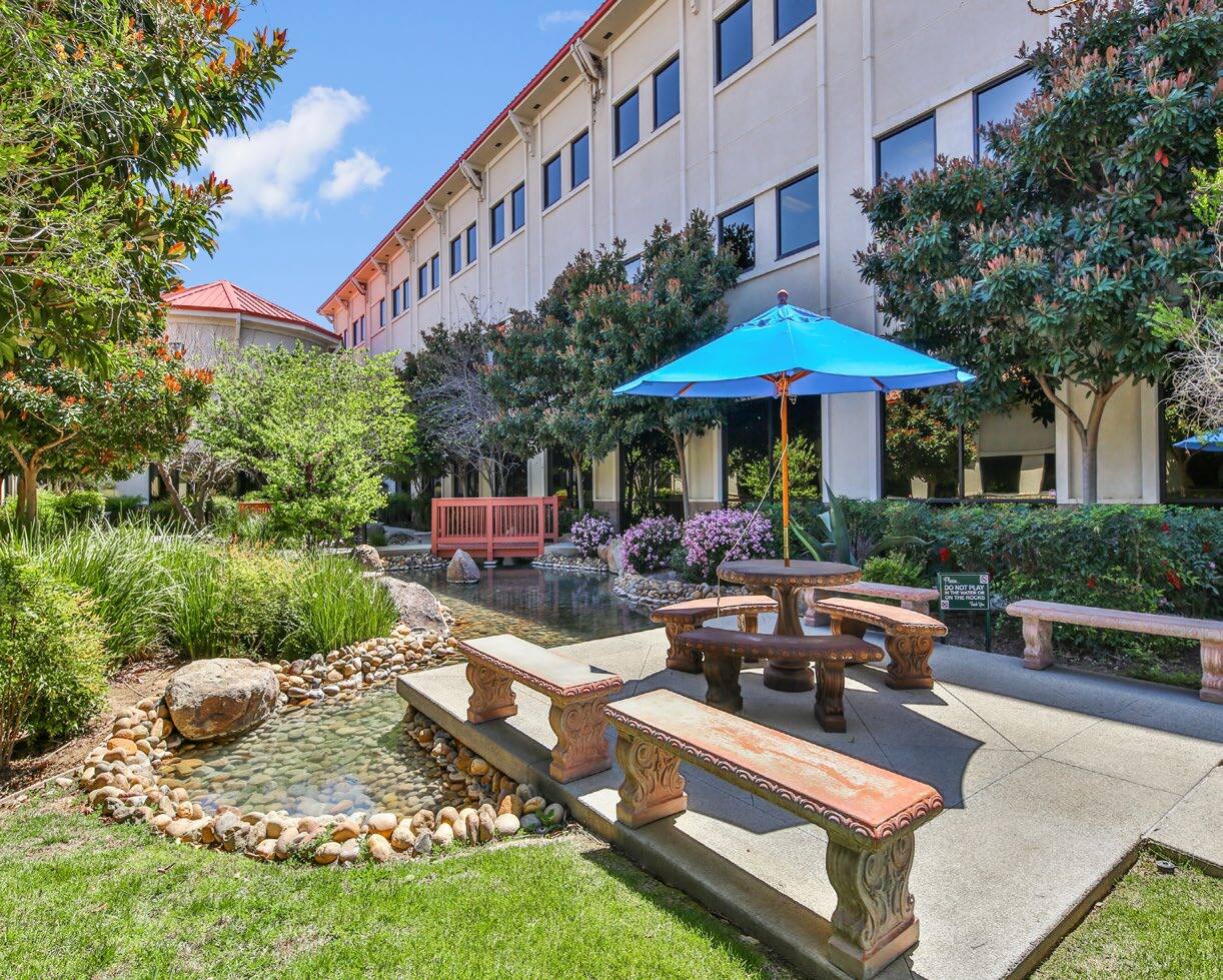 81 S Highland Springs Ave, Beaumont, CA à louer Photo du bâtiment- Image 1 de 17