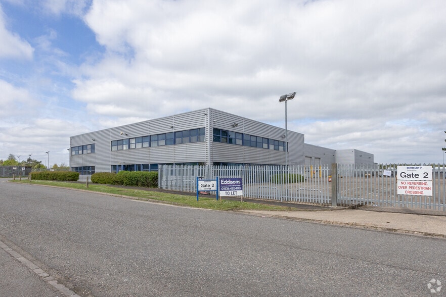 Pywell Rd, Corby for sale - Primary Photo - Image 1 of 15