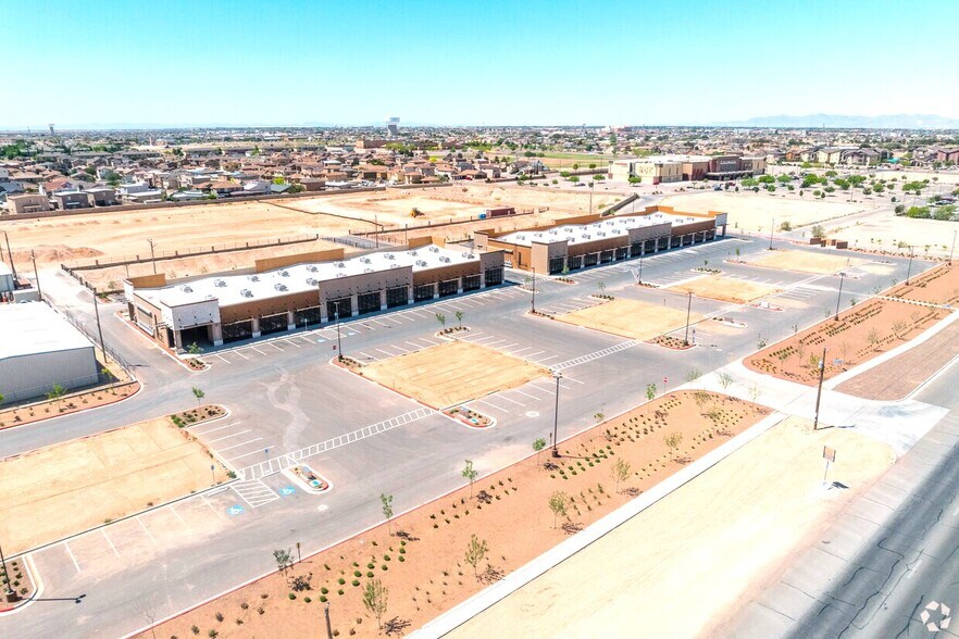 12708 Montana Ave, El Paso, TX à louer - Photo du bâtiment - Image 3 de 7