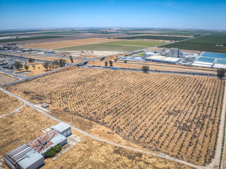 12141 Avenue 120, Pixley, CA à vendre - Photo du bâtiment - Image 3 de 7