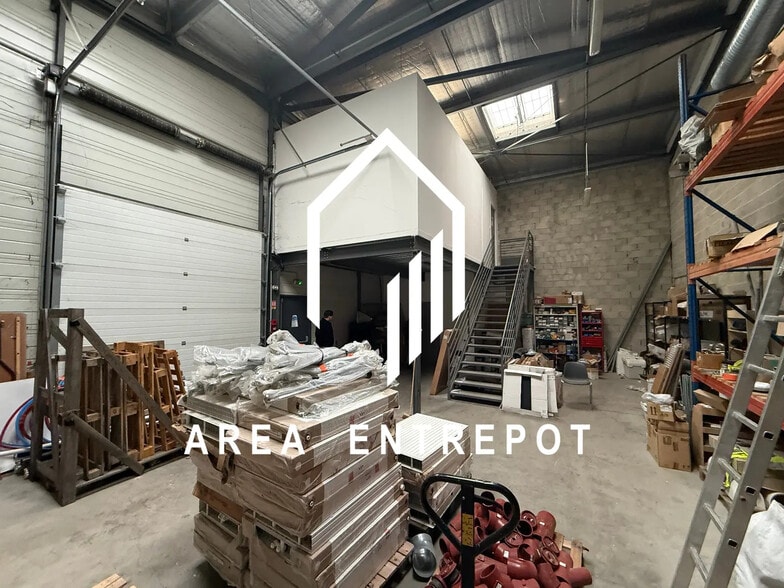 Flex in La Penne-sur-Huveaune for lease - Interior Photo - Image 1 of 5