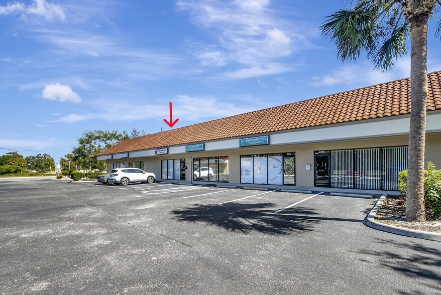 7204 Massachusetts Ave, New Port Richey, FL à louer - Photo du bâtiment - Image 3 de 26