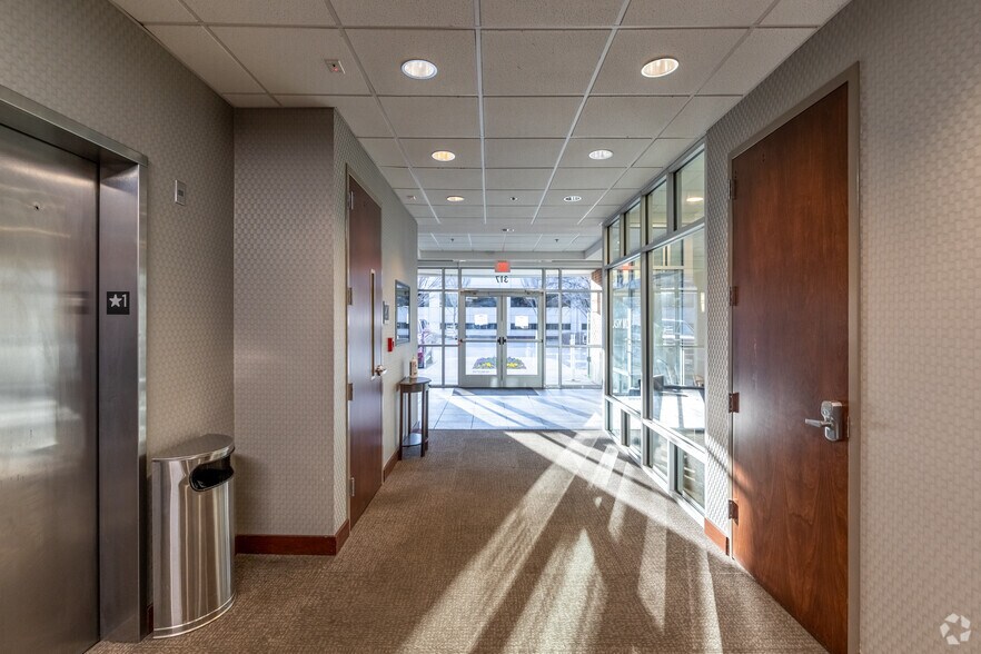 317 Seven Springs Way, Brentwood, TN for lease - Lobby - Image 2 of 16