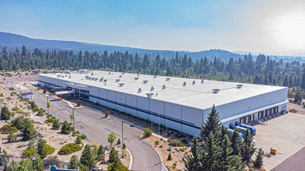 210 Ski Village Dr, Mount Shasta, CA for lease - Building Photo - Image 1 of 22