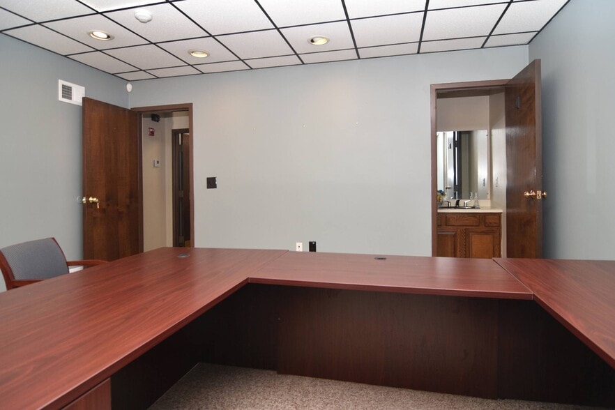 862 Charles St, Providence, RI for sale - Interior Photo - Image 3 of 42