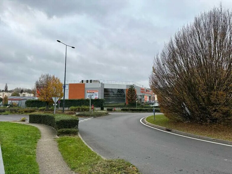 Flex dans Saint-Brice-sous-Forêt à louer - Photo du bâtiment - Image 3 de 7