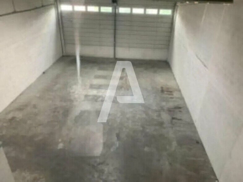 Flex dans Vitry-sur-Seine à louer - Photo du bâtiment - Image 3 de 5