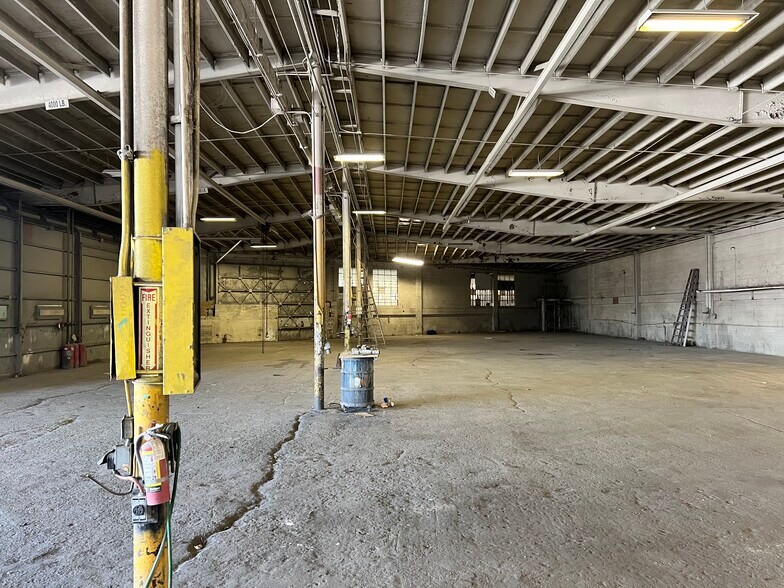 2021 E 25th St, Los Angeles, CA à vendre - Photo du bâtiment - Image 2 de 14