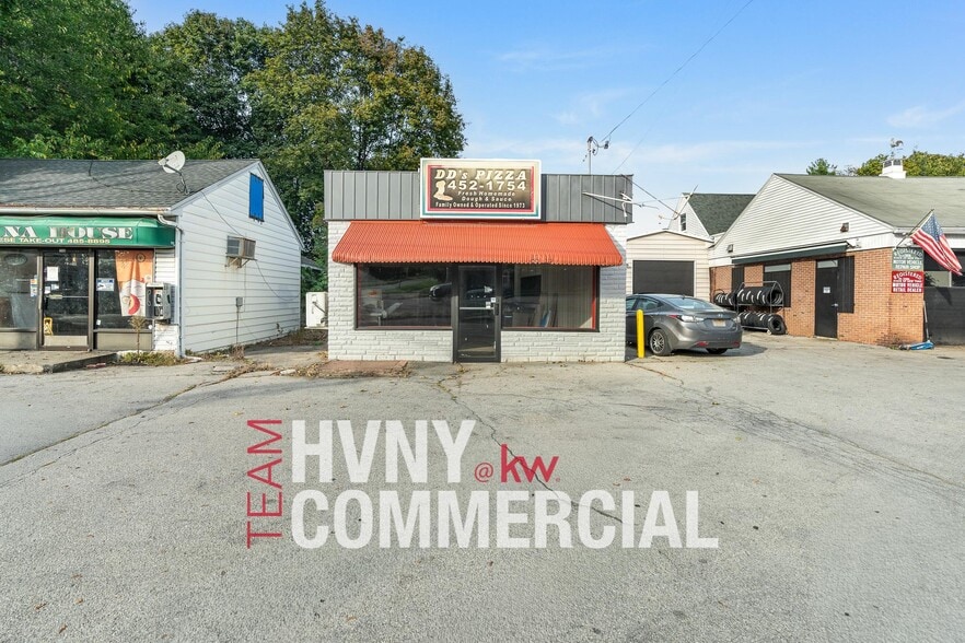 300 Hooker Ave, Poughkeepsie, NY à vendre - Photo du bâtiment - Image 3 de 13