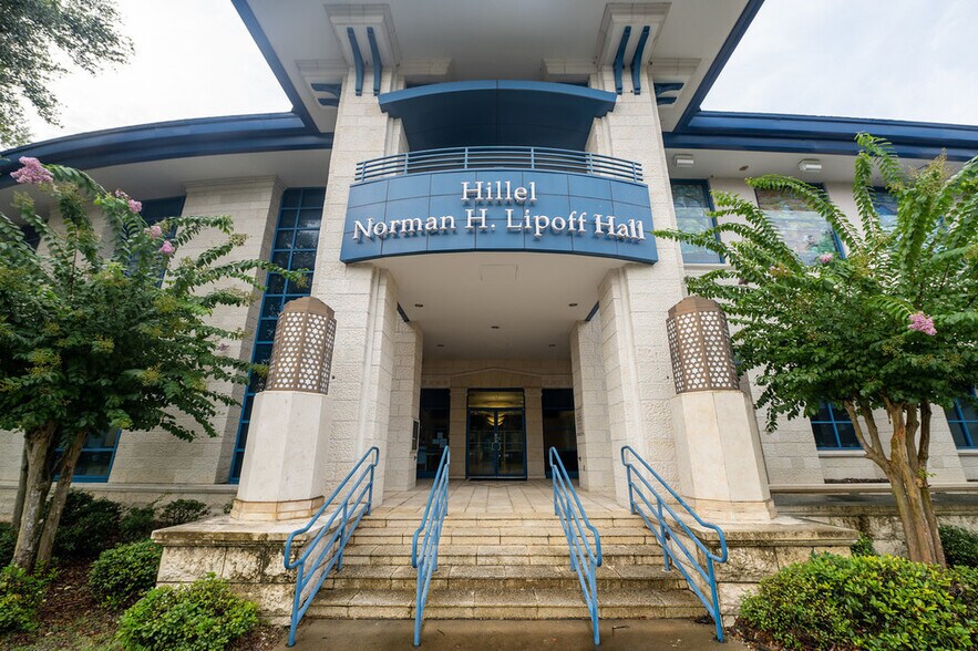 2020 W University Ave, Gainesville, FL à louer - Photo du bâtiment - Image 2 de 5