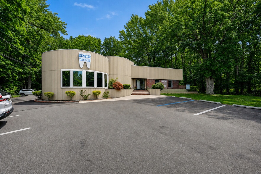 270 Route 9 N, Manalapan Township, NJ à louer - Photo du bâtiment - Image 2 de 16