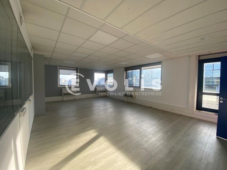 Industrial in Noisy-le-Grand for lease - Interior Photo - Image 3 of 7