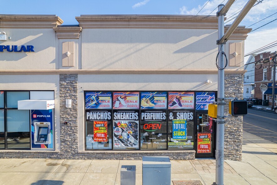 252 Madison Ave, Perth Amboy, NJ à louer - Photo du bâtiment - Image 3 de 14