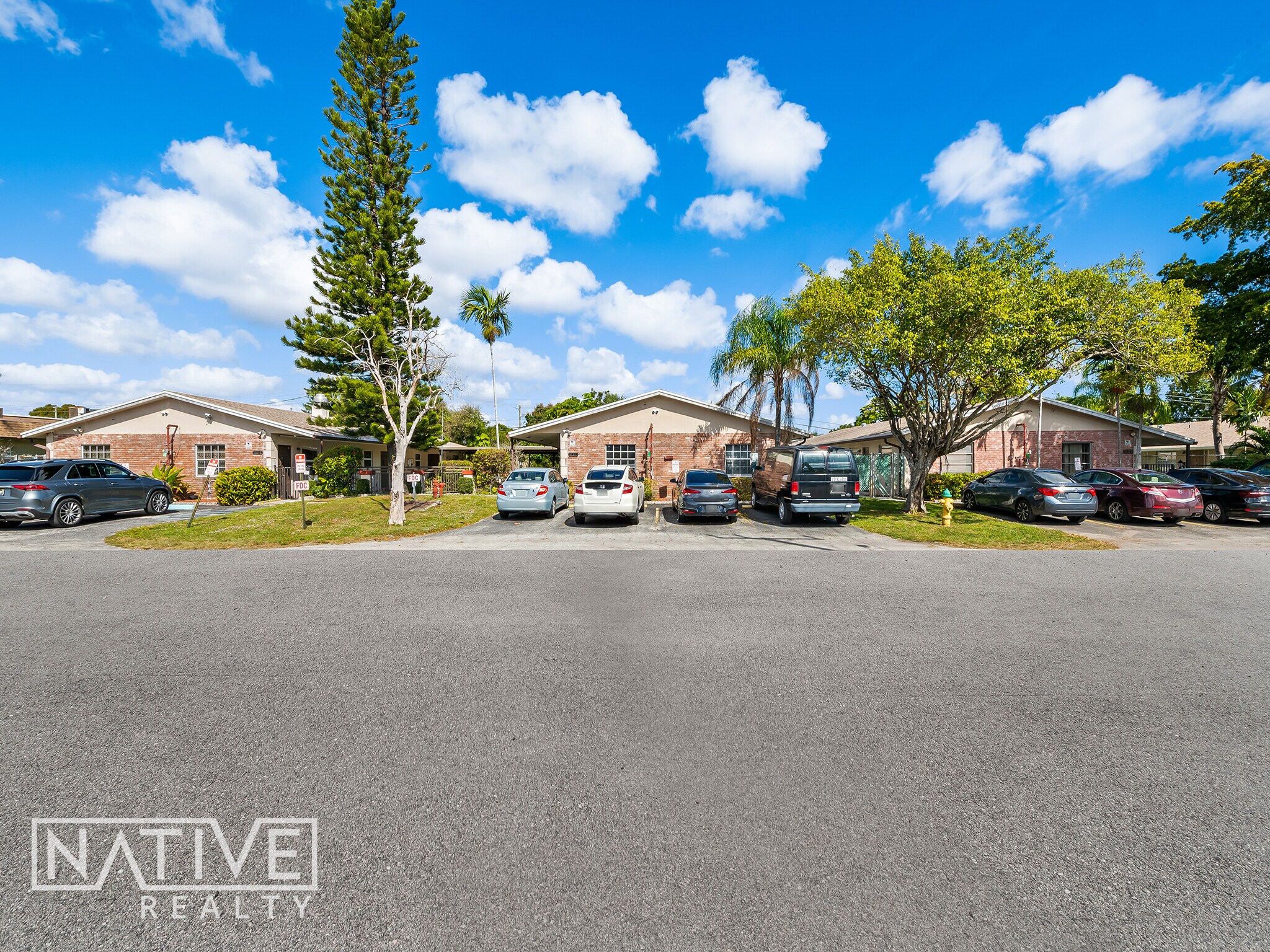 201-221 NE 40th Ct, Oakland Park, FL à vendre Photo du bâtiment- Image 1 de 26