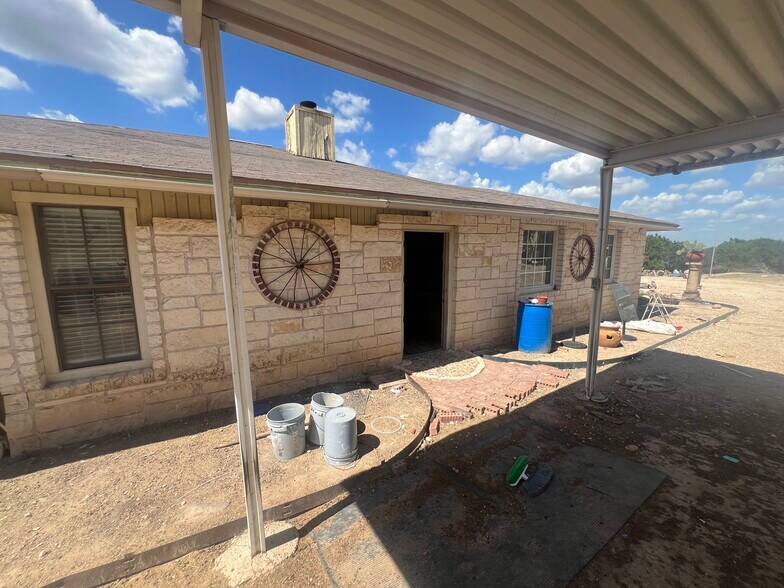 20239 Stillman Valley Rd, Florence, TX à vendre - Photo du bâtiment - Image 2 de 15