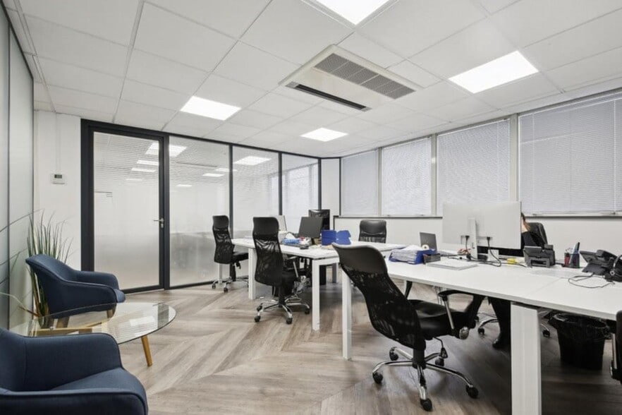 123-125 Rue Victor Hugo, Levallois-Perret for lease - Interior Photo - Image 1 of 5