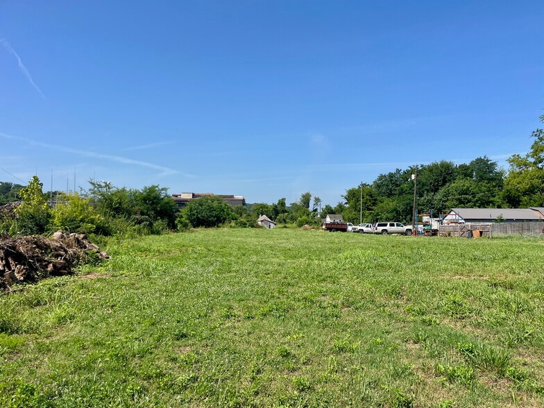 2523 Burnside Street St, Knoxville, TN for sale - Building Photo - Image 3 of 10