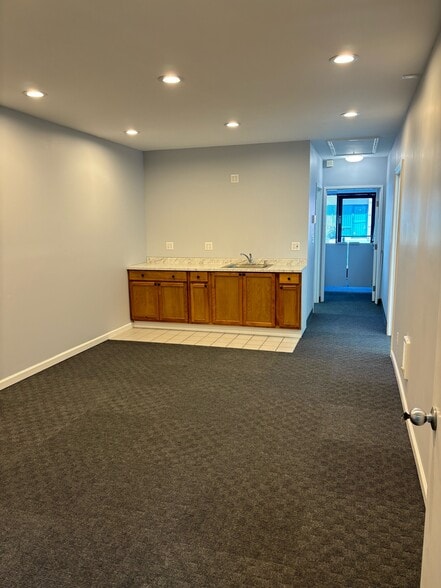 1555 Yosemite Ave, San Francisco, CA for sale - Interior Photo - Image 3 of 4