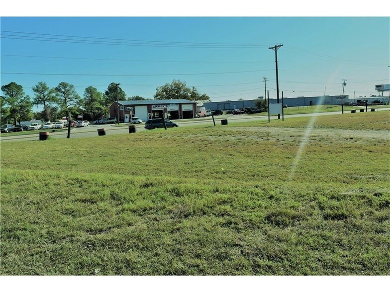 695 McKenzie St, Lewisville, TX à vendre - Autre - Image 2 de 15