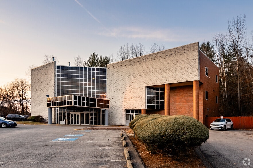 850 Clairton Blvd, Pleasant Hills, PA à vendre - Photo du bâtiment - Image 1 de 6